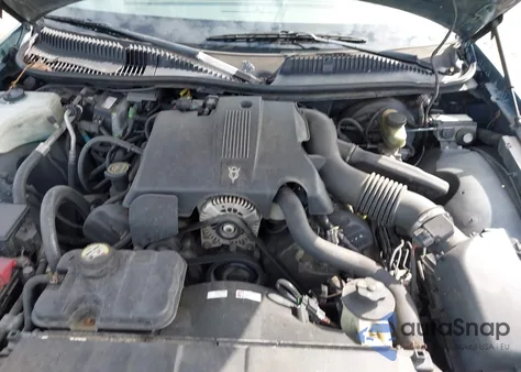 2003 Lincoln Town Car Executive z USA, uszkodzony, nr VIN 1LNHM81W23Y634095